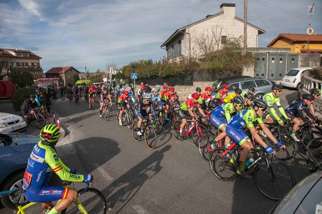 Un total de 140 corredores participan este fin de semana la 'Vuelta a Cantabria Máster' en Camargo