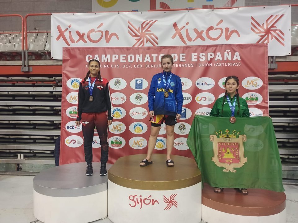 Alexandra Fernández Bron, medalla de plata en el podio