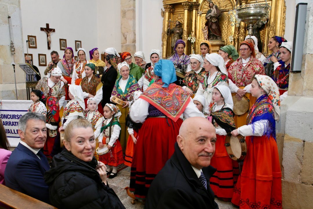 Pedro Manuel Martínez, Eva Guillermina y Pedro Luis Gutiérrez presidieron la gala cultural Foto NACHO ROMERO