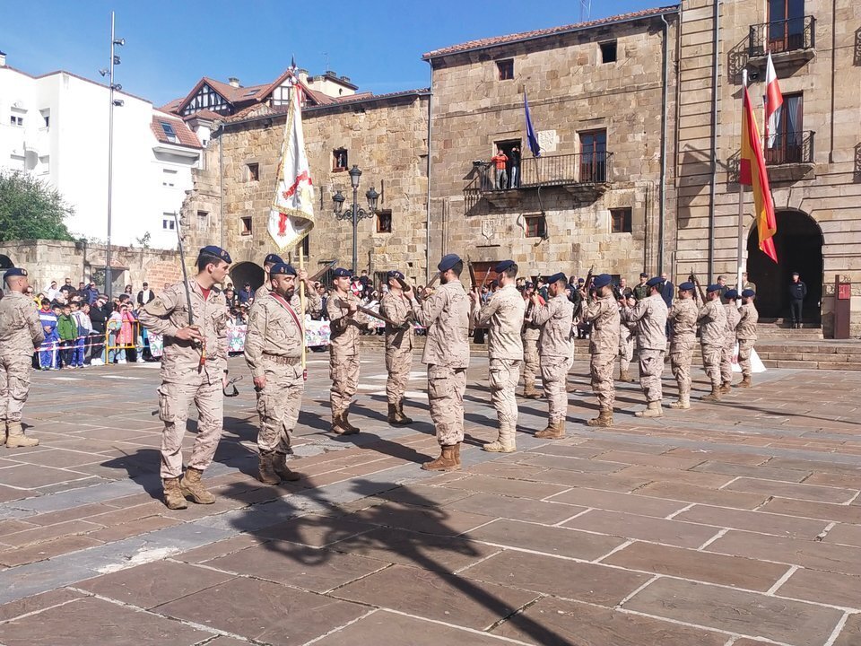 Durante la exhibición miembros de la Guardia Real