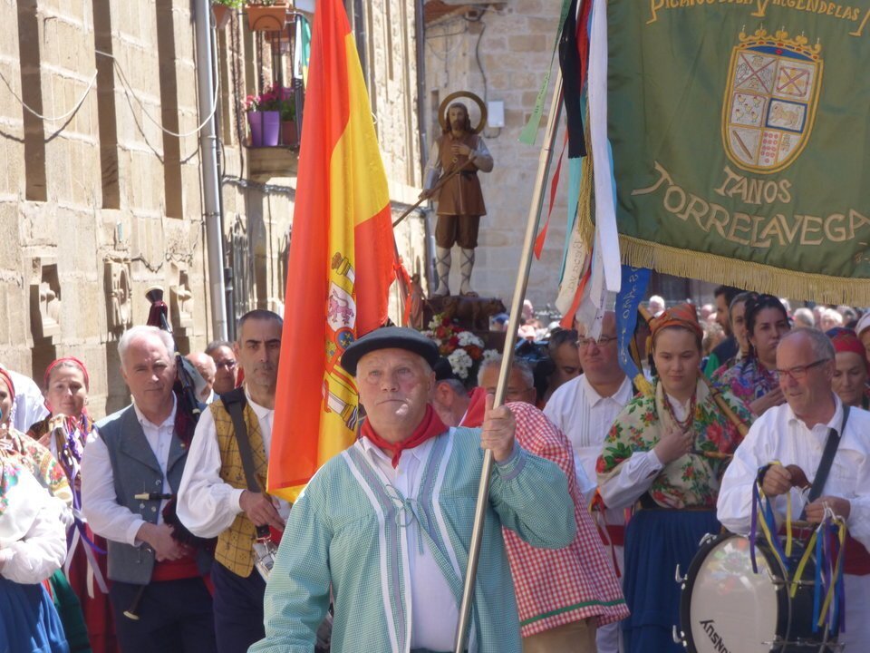 Foto cientos de personas desfilaron con San Isidro