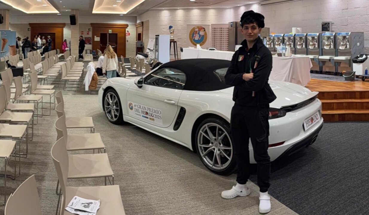 Captura de pantalla 2025-03-08 a las 23.51.38