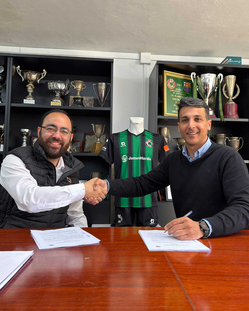 Cantabria Telecom renueva su patrocinio con el Unión Club de Astillero 01.jpg