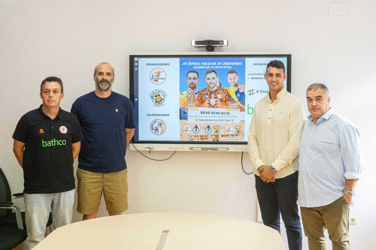 Tres clubes de Asobal se citarán el día 29 en el Torneo de Torrelavega en "la primera puesta de largo" del Bathco